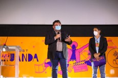 Cláudio Furtado (E), secretário da SEECT, ao lado de Lúcio Vilar (D), coordenador do Fest Aruanda, durante a divulgação da iniciativa