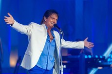 O cantor e compositor Roberto Carlos se apresenta na capital acompanhado de sua orquestra e coral