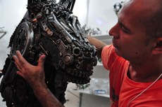 O mecânico e professor descobriu seu talento artístico há poucos anos, e já desponta como um dos grandes nomes das artes plásticas na Paraíba