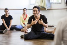 O bailarino e coreógrafo paulista Eduardo Fukushima já apresentou trabalhos em diversos países do mundo