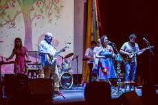 O grupo é formado por Naldinho Braga, Nara Limeira, Eliza Garcia, Uaná e Rudá Barreto, Ana Catarina Leão e Wênia Xavier
