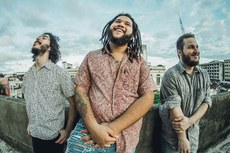 A banda aparece na última coletânea do ‘Music From Paraíba’, que teve divulgação na Polônia, em outubro deste ano, durante a ‘Womex – The World Music Expo’