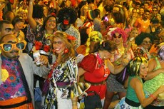 A cada ano, o bloco do Cafuçu arrasta mais gente fantasiada para as ruas do Centro Histórico da capital