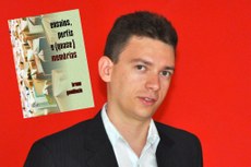 O escritor paraibano Bruno Gaudêncio e a capa da sua nova produção literária, que será lançada sábado, no Centro na capital