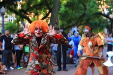 O espetáculo intitulado "Caliban - A Tempestade", de Augusto Boal,  será encenado nesta tarde, por volta das 16h, na Praça da Bandeira