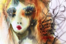 A artista Renata Cabral se inspira no universo feminino, tudo envolto em cores vibrantes e formas simetricamente equilibradas