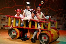 O espetáculo “Os mequetréfes”, inspirado na obra do escritor Edward Lear, será apresentado pela companhia 