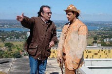 O saudoso cineasta paraibano Manfredo Caldas, falecido em novembro de 2016 dirigindo o longa ‘Romance do Vaqueiro Voador’	