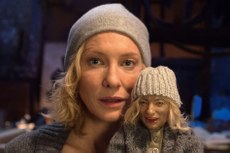 A produção ‘Manifesto’, do diretor alemão Julian Rosefeldt tem a atriz Cate Blanchett como protagonista