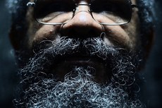 O documentário "Pedro Osmar, prá liberdade que se conquista" foi produzido em 2014 e traz uma retrospectiva da trajetória do cantor