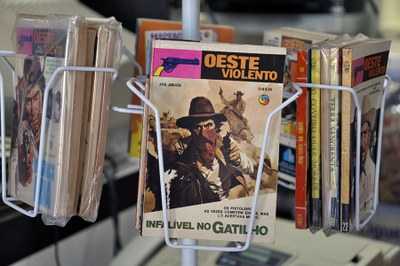 Os apreciadores e colecionadores de HQs podem mergulhar no mundo dos quadrinhos antigos na loja de Seu Antônio, no Mercado Central