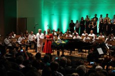 O concerto lotou a Sala de Concertos Maestro José Siqueira e teve a participação da pianista Beatriz Malnic, da OSPB e do Coro Sinfônico da PB  