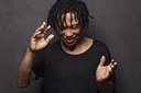 O cantor e compositor Djavan apresentará o show homônimo do disco “Vidas Para Contar”,  lançado em novembro do ano passado