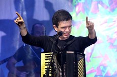 Waldonys começou a tocar sanfona aos 10 anos de idade por influência do seu pai