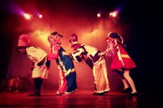 Cenas do espetáculo ‘Saltimbancos’, que fez parte da temporada 2017 da iniciativa cultural