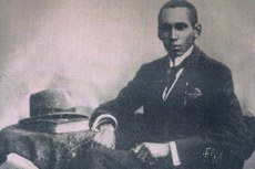 Autorretrato de Ezelino, primeiro fotógrafo negro, com tratamento artístico de Ângela Almeida