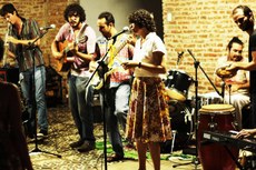 Banda Evoé, conhecida do público pessoense, se apresenta no evento