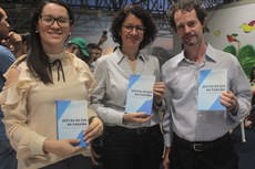 O livro traz textos de autores que contam a história da implantação do SUS na Paraíba