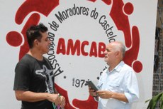 Os autores lançam os livros de memórias na sede da associação de Moradores do Castelo Branco