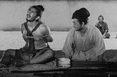 O filme Rashomon foi produzido em 1950, e mistura elementos do drama e mistério, com aspectos de cunho policial