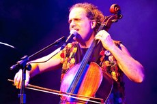 O artista revelou com exclusividade ao jornal A União que está em fase de produção do seu novo álbum, intitulado “Tá Caindo Flor” 