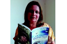 A enfermeira Gerlane Carvalho escreveu a obra em parceria com o filho Fellipe, que faleceu aos 23 anos de idade