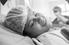 “Cada clique meu tem como propósito sensibilizar quem o vê. Dessa forma, essa exposição (...) lança um olhar de carinho principalmente sob a gestação e o momento do parto, apresentando o lado suave e iluminado dessa experiência”, afirmou a fotógrafa Camila Pessoa.