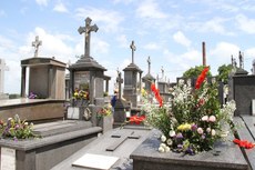 O Cemitério Senhor da Boa Sentença está localizado numa área de 56 mil metros quadrados, com 15 quadras e mais de sete mil túmulos