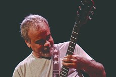 Alex Madureira iniciou a carreira nos anos 70 e tocou com grandes nomes da música brasileira