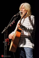 Além de novas composições, o artista canta seus sucessos como ‘Lua e Flor’ e ‘Bandolins’