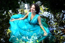 A paraibana Regina Limeira estreia seu primeiro trabalho solo, cujo título é No Ventre da Mata