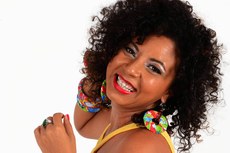Conhecida carinhosamente como “A Patativa do Cariri”, Sandra Belê canta e encanta com sua poesia e musicalidade