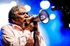 Natural de Monteiro, o cantor e compositor Totonho é referência na música alternativa brasileira desde 2001