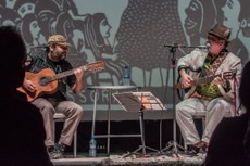 Reconhecidos na cena cultural paraibana, Cristiano Oliveira e Merlânio Maia executam o show desde o ano passado