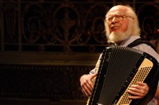 Sivuca foi um multi-instrumentista capaz de dominar uma infinidade de ritmos e composições, como choros, frevos, forrós, jazz, baião, música clássica e blues