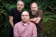 Banda formada por João Barone, Bi Ribeiro e Herbert Viana incluiu no repertório composições inéditas e grandes sucessos da carreira