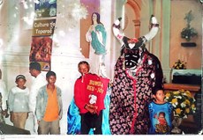 Mestre dentro da Igreja matriz de Nossa Senhora da Conceição, na década de 2000