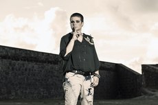 A cantora paraibana Val Donato, que atualmente reside em São Paulo, pretende lançar o segundo álbum no primeiro semestre de 2018
