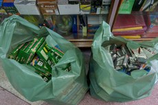 Procon-PB apreendeu produtos como caixa de lápis hidrocor, tinta guache, cola glitter e cola branca, todos com seus prazos de validade vencidos