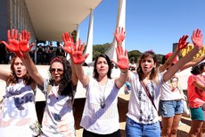Mulheres protestam contra o abuso e as diversas formas de violência em Brasília