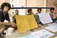 Para os estudantes, a greve de fome simboliza a situação que eles passam nos finais de semana 