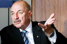 “A pobreza no Brasil continua intacta. Não reduziu a desigualdade nesses 14 anos”, afirmou o ministro do Desenvolvimento