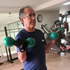 Após começar a sentir muitas dores, José Wilson aderiu à musculação, sob a supervisão de Janyeliton Alencar