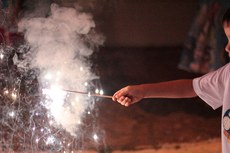 Apesar da proibição do manuseio de fogos de artifício por menores de 18 anos, 23,8% dos acidentados estão nessa faixa etária