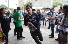 Estudantes chegam à Universidade Paulista (Unip) para fazer as provas do Exame Nacional do Ensino Médio (Enem), em São Paulo