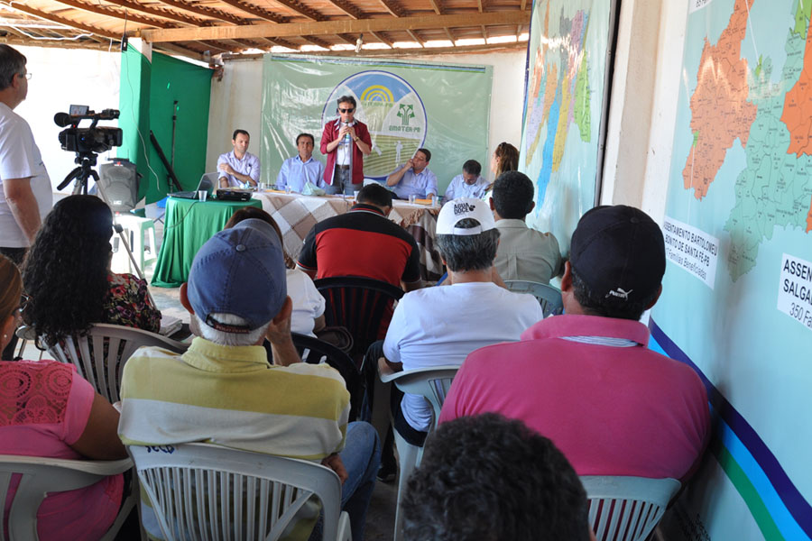 emater ecoprodutivo beneficiara 156 familias na regiao de picui (1).JPG