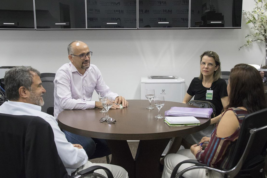 Represenantes do MPF UFPB e Lifesa acertam convenio para produzir medicamento a partir da maconha.jpg