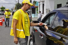 Além da multa, motorista que for pego sob efeito de álcool, ou se recusar a fazer o teste do bafômetro terá habilitação suspensa