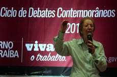 “A conjuntura brasileira está muito adversa e está consumindo todas as nossas energias”, afirma Tânia Bacelar