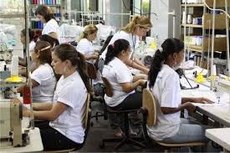 Na base de comparação, o desemprego entre os jovens de 18 a 24 anos recuou de 28,8% para 25,3%